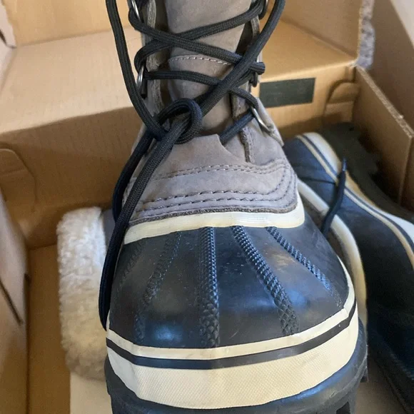 Sorel snow boots. Women’s size 7.5. Like new! - Picture 2 of 6